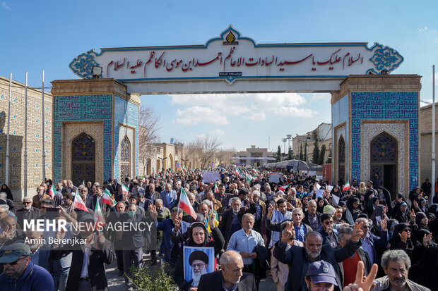 راهپیمایی جشن پیروزی و نصر الهی در شیراز