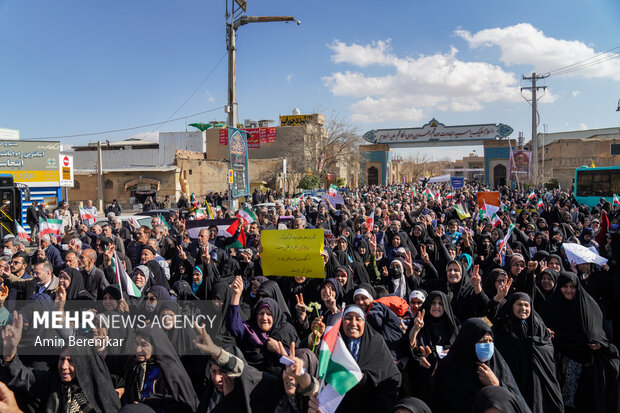 راهپیمایی جشن پیروزی و نصر الهی در شیراز