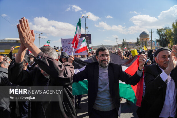 راهپیمایی جشن پیروزی و نصر الهی در شیراز