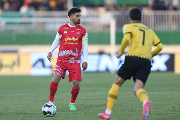تساوی پرسپولیس و سپاهان در ۹۰ دقیقه؛ کار سخت سرخهای ۱۰ نفره