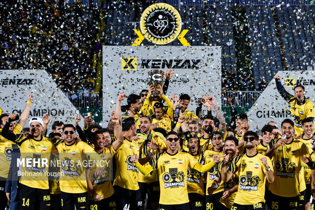 استقلال بدنبال کم کردن فاصله با پرسپولیس؛ تراکتور به فکر ورود به جدول!
