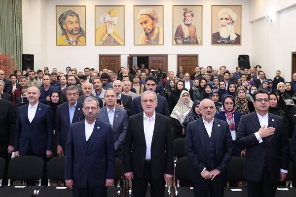 حضور ایرانیان در تاجیکستان نقطه قوتی برای گسترش تعاملات بخشهای دولتی و خصوصی است حضور ایرانیان در تاجیکستان نقطه قوتی برای گسترش تعاملات بخشهای دولتی و خصوصی است