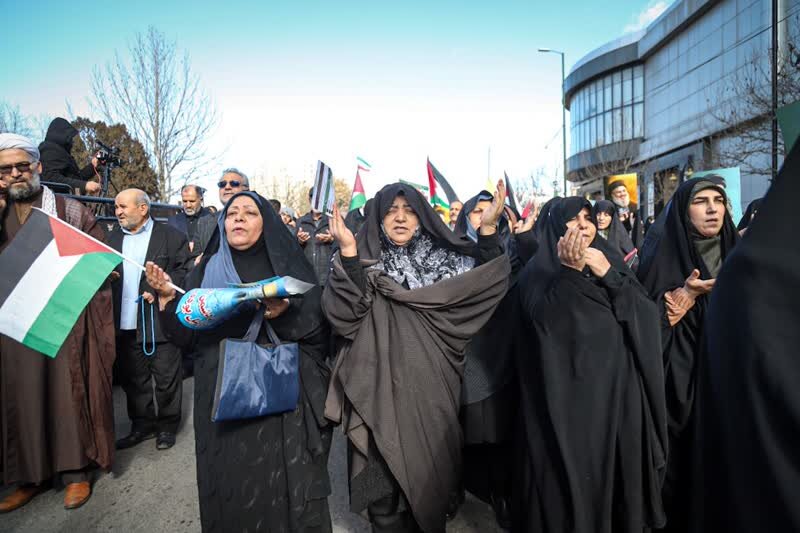 همزمان با سراسر کشور راهپیمایی جمعه نصر در زنجان برگزار شد