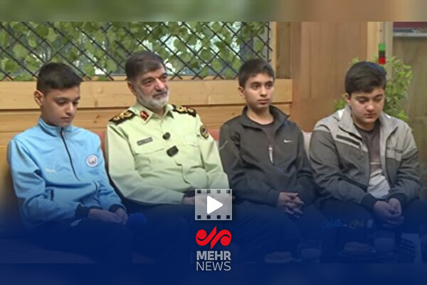 بدون تعارف با پسرانی که قصه پدران قهرمان خود را روایت میکنند