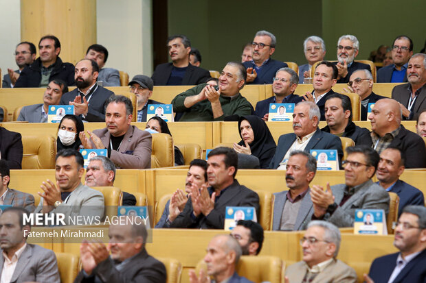 همایش تجلیل از برگزیدگان بخش کشاورزی 18