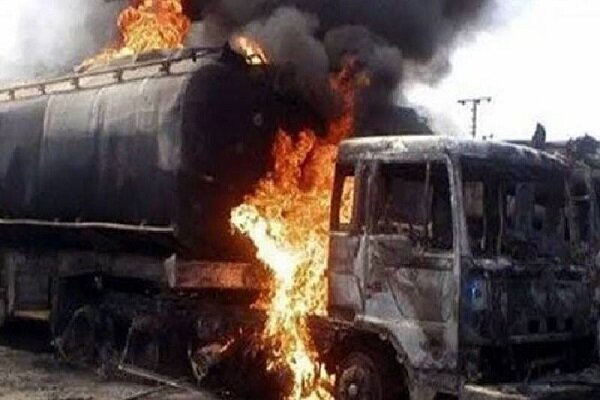 Nijerya'da akaryakıt tankerinin patlaması sonucu en az 77 kişi öldü Nijerya'da akaryakıt tankerinin patlaması sonucu en az 77 kişi öldü