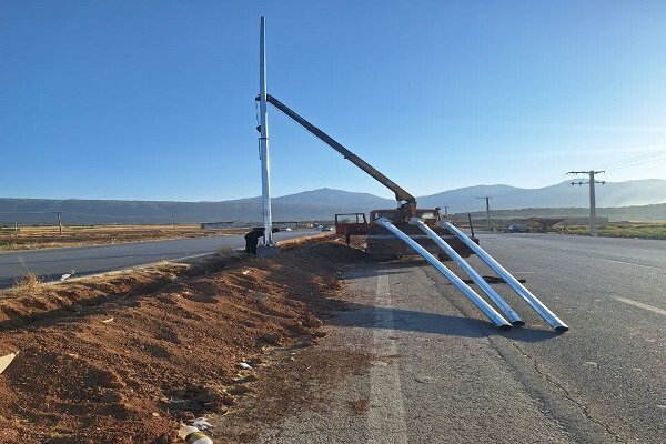 اجرای پروژه روشنایی ۳ کیلومتری در محور سامان به تیران