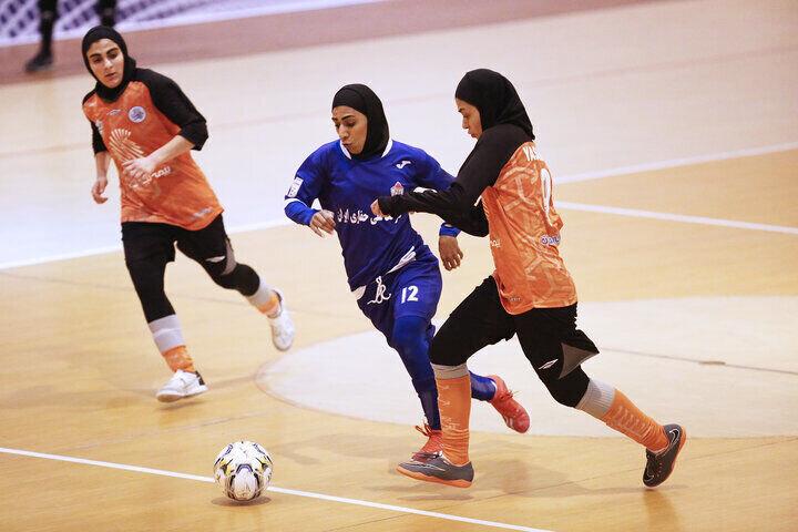 مهاجرانی: فوتسال زنان با مدیریت سنتی جوانگرایی را نادیده میگیرد
