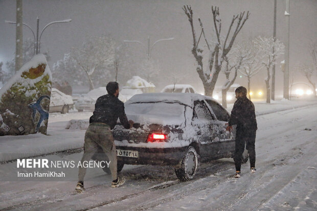 بارش شبانه برف در همدان