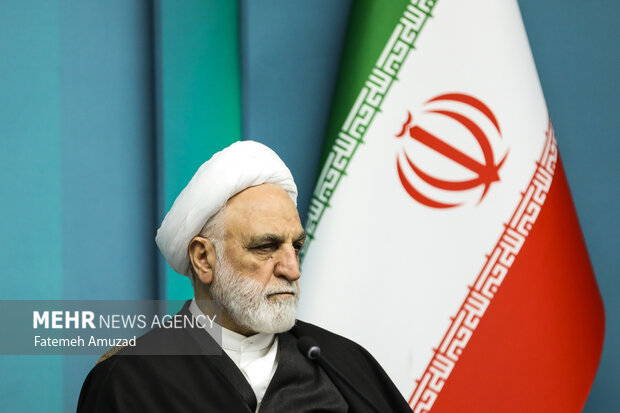 جلسه شورای عالی انقلاب فرهنگی 5