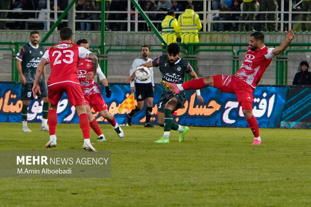 لیگ برتر فوتبال - ذوب‌آهن و پرسپولیس