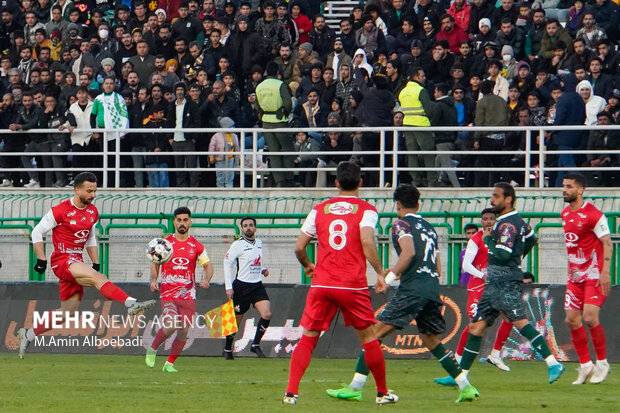 لیگ برتر فوتبال - ذوب‌آهن و پرسپولیس