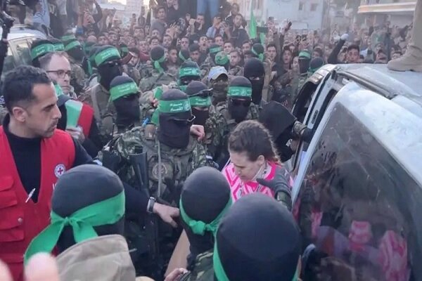 Hamas says to free 4 female Zionists for 200 Palestinians