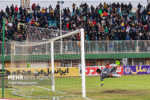 لیگ برتر فوتبال - سپاهان اصفهان و چادرملو اردکان