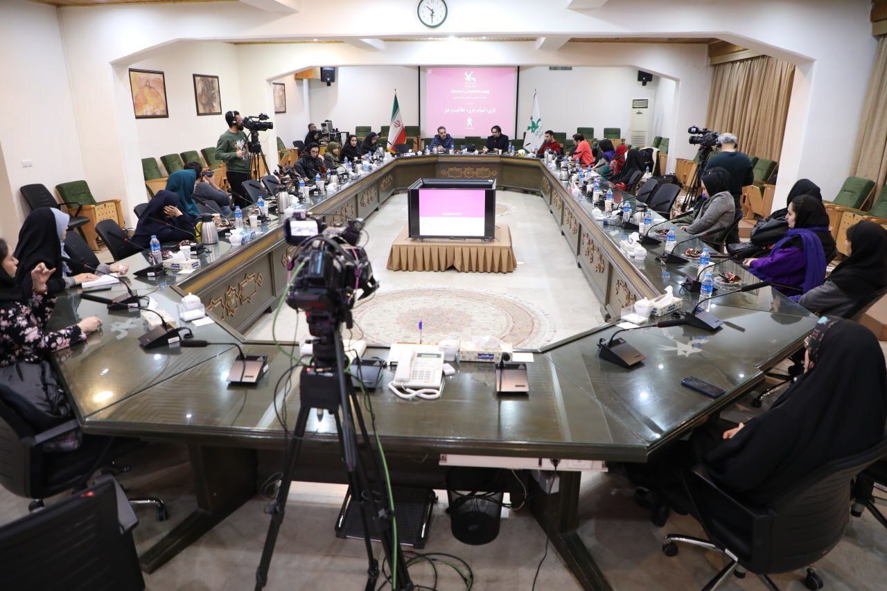 اسباببازی نقش تربیتی و عاطفی در تربیت کودک دارد اسباببازی نقش تربیتی و عاطفی در تربیت کودک دارد