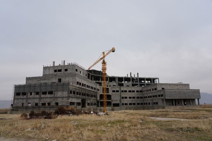 رایزنی استاندار با وزیر برای بیمارستان ۶ساله؛ «گهر دورود» مرخص میشود؟