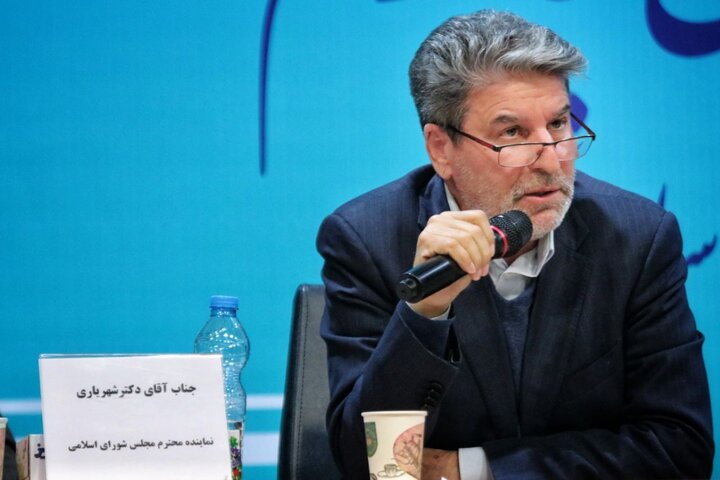 امامان جمعه از سیاستهای دولت در بحث مذاکره بر اساس عزت حمایت کنند