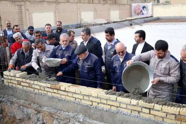 صور عابقة برائحة الخدمة تبقى في الاذهان عالقة..رئيس بزي مهني عمالي يضع الحجر الاساس لبناء المدارس