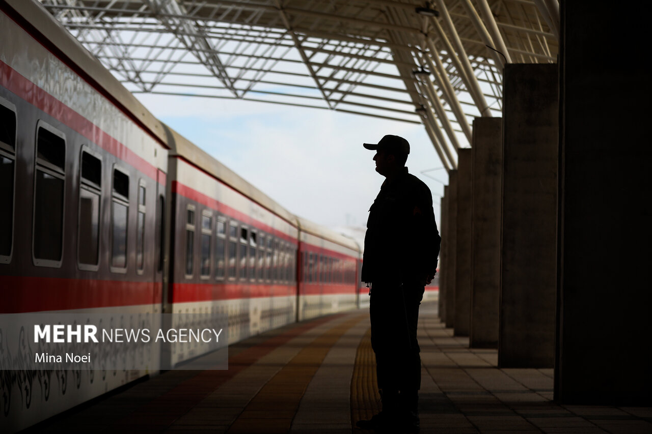 حملونقل ریلی مسافری اقتصادی نیست؛ مسیر ریلی عراق استثنا است حملونقل ریلی مسافری اقتصادی نیست؛ مسیر ریلی عراق استثنا است