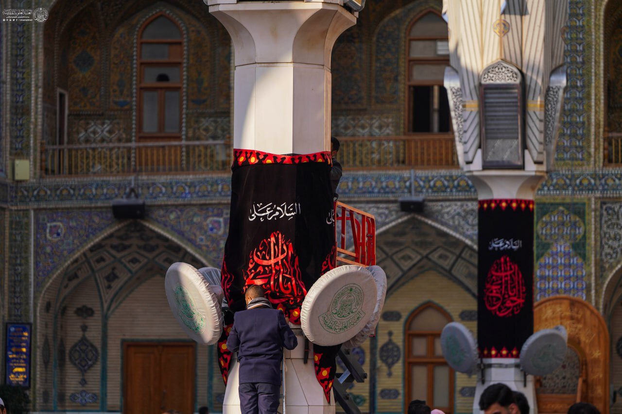 سیاه پوش شدن حرم امیرالمومنین (ع) در آستانه سالروز شهادت امام کاظم(ع)