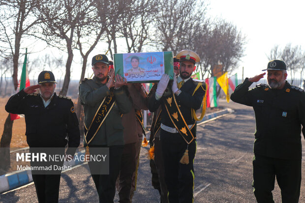 استقبال از شهید محسن ایران نژاد در فرودگاه اردبیل