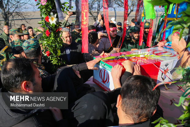 استقبال از شهید محسن ایران نژاد در فرودگاه اردبیل