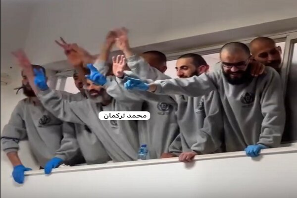 Serbest bırakılan Filistinli esirler Kassam Tugayları’na teşekkür etti Serbest bırakılan Filistinli esirler Kassam Tugayları’na teşekkür etti