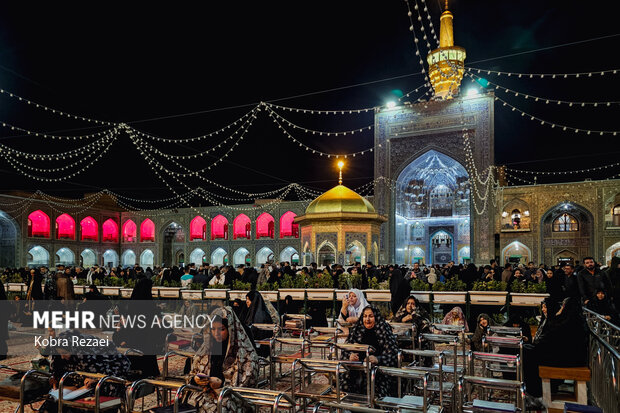 شب شهادت امام موسی کاظم(ع) در حرم مطهر امام رضا(ع)