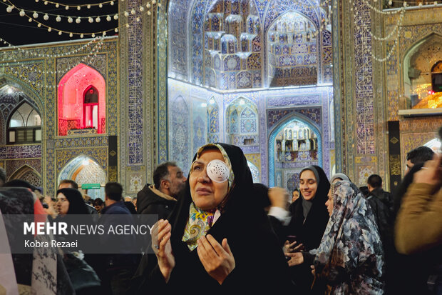 شب شهادت امام موسی کاظم(ع) در حرم مطهر امام رضا(ع)