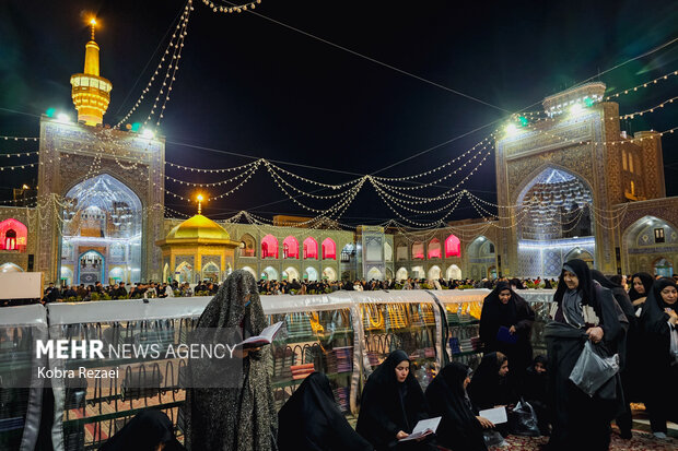 شب شهادت امام موسی کاظم(ع) در حرم مطهر امام رضا(ع)