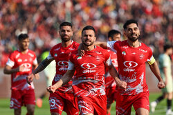 10-man Persepolis beat Tractor, Sepahan defeat Kheybar: PGPL