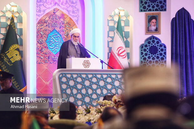 قرآن درس زندگی و کتاب خوشبختی است