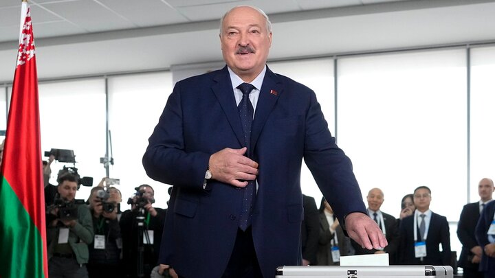 کمیسیون انتخابات بلاروس: لوکاشنکو با کسب ۸۶.۸۲ درصد آراء پیروز شد کمیسیون انتخابات بلاروس: لوکاشنکو با کسب ۸۶.۸۲ درصد آراء پیروز شد