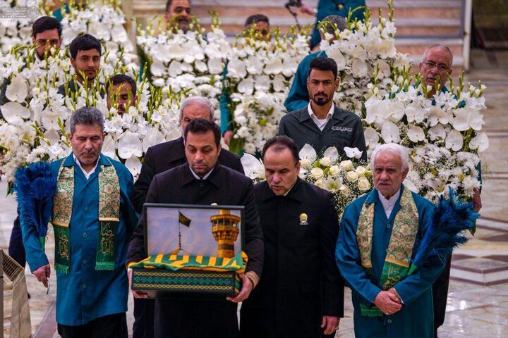 نجف اشرف، عید مبعث کی مناسبت سے حضرت علی (ع) کا روضہ مبارک پھولوں سے سجایا گیا+تصاویر