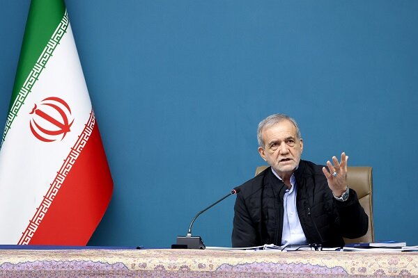 پزشکیان: توسعه کشور با استفاده از افراد دانا و خلاق امکانپذیر است