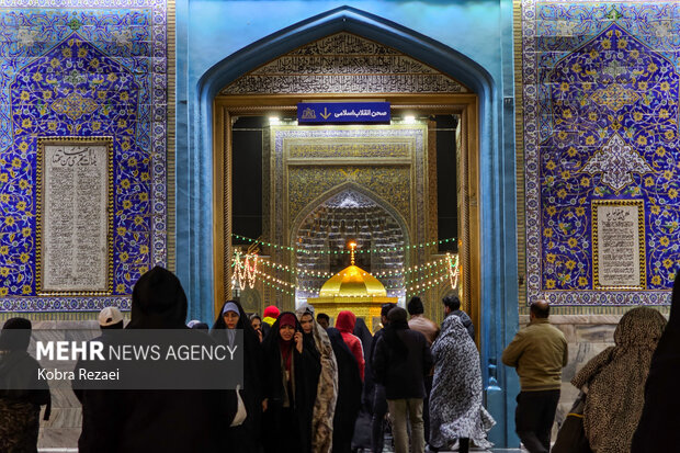 حال و هوای حرم مطهر امام رضا(ع) در شب عید مبعث حال و هوای حرم مطهر امام رضا(ع) در شب عید مبعث