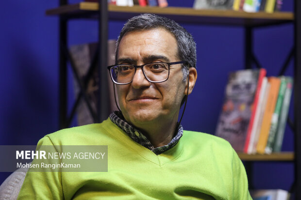 ناتوانی روشنفکر در برابر جهل و زور؛ تبدیل شدن زن به شی، قربانی شدن اوست