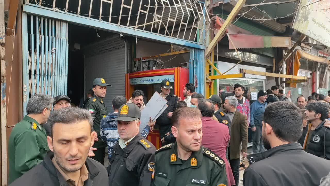 آتشسوزی در بازارچه شهید تیمورپور پارسآباد/ اطفای حریق ادامه دارد