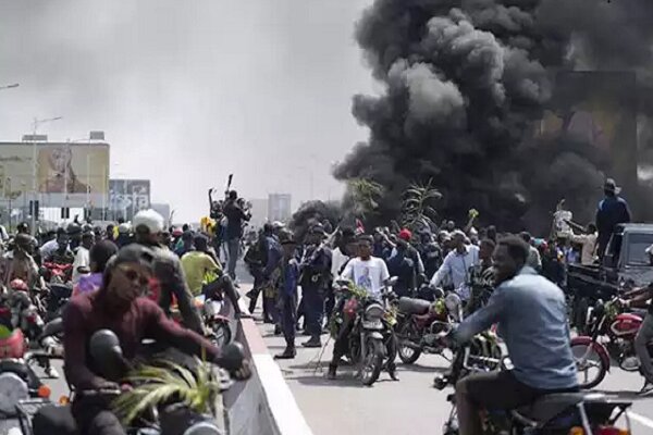 سفارتخانههای فرانسه و آمریکا در کنگو به آتش کشیده شد