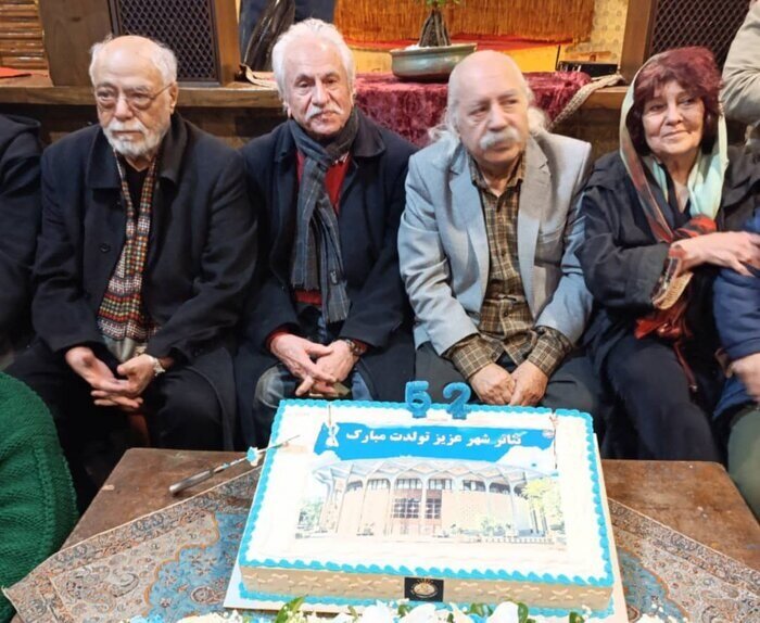 هنرمندان شمع تولد ۵۲ سالگی تئاترشهر را فوت کردند