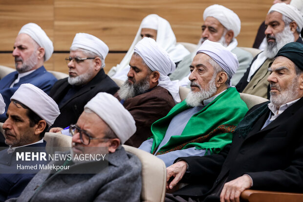 نشست صمیمانه علمای اهل سنّت کشور با رئیس مجلس شورای اسلامی