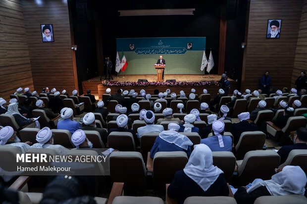 نشست صمیمانه علمای اهل سنّت کشور با رئیس مجلس شورای اسلامی