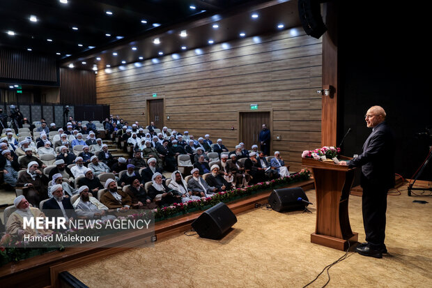 نشست صمیمانه علمای اهل سنّت کشور با رئیس مجلس شورای اسلامی