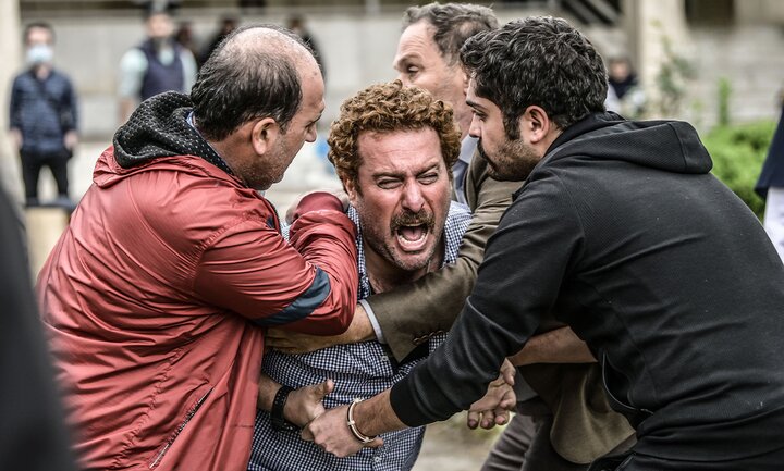 «صددام» و «بازی را بُکش» برای نابینایان توضیحدار شدند