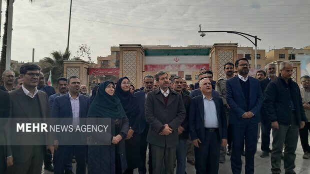 ادای احترام رئیس سازمان محیطزیست به مقام شامخ شهدای اصفهان ادای احترام رئیس سازمان محیطزیست به مقام شامخ شهدای اصفهان