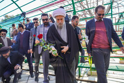 Shiraz marks 46th anniv. of arrival of Imam Khomeini (RA)