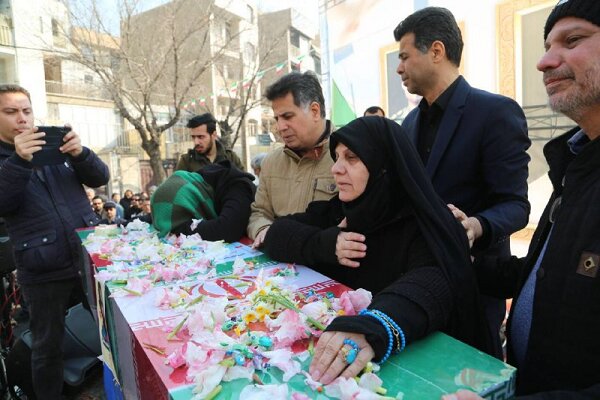 تشییع پیکر شهیدی که بعد از ۴۱ سال به میهن بازگشت+ عکس تشییع پیکر شهیدی که بعد از ۴۱ سال به میهن بازگشت+ عکس