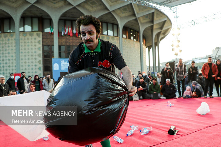 اجراهای خیابانی چهل و سومین جشنواره بین‌المللی تئاتر فجر