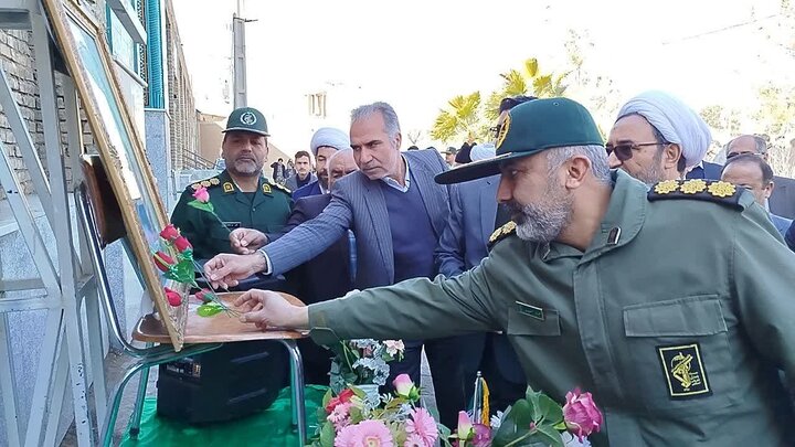 گلباران تمثال امام خمینی (ره) در بردسکن گلباران تمثال امام خمینی (ره) در بردسکن