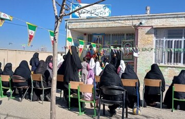 جشن انقلاب در مدرسه روستای حسین آباد میامی